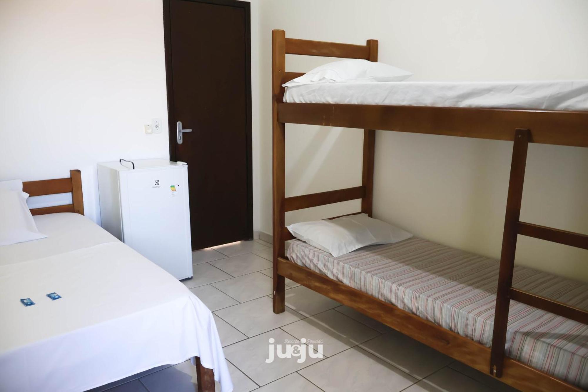 Pousada Ju&Ju à 400 mts DA PRAIA Hotel Pontal do Paraná Exterior foto